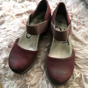 OTBT wine platform clogs NWOB